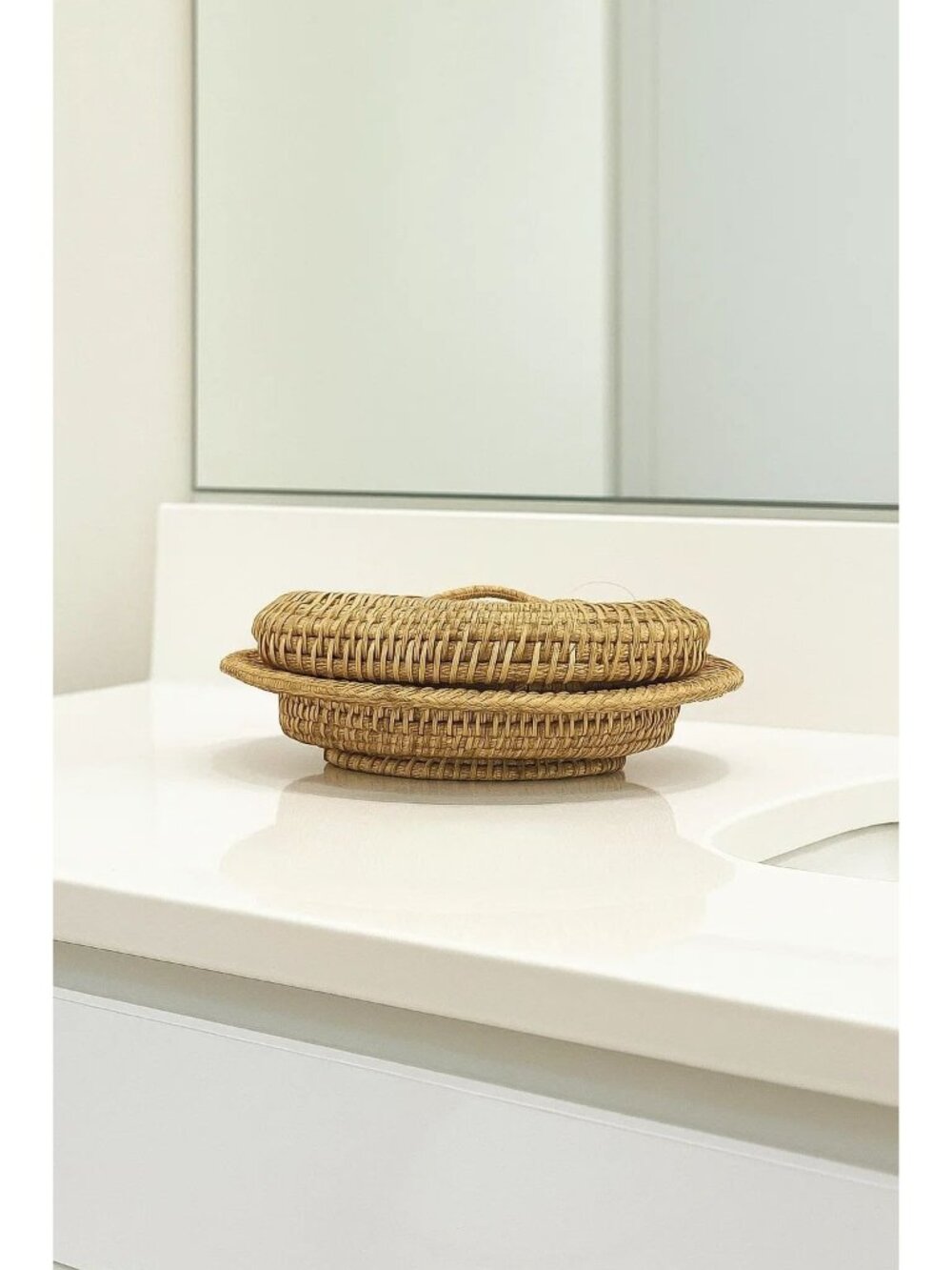 Vintage Woven Wicker Pedestal Basket with Lid 8.5" W x 2.75"H